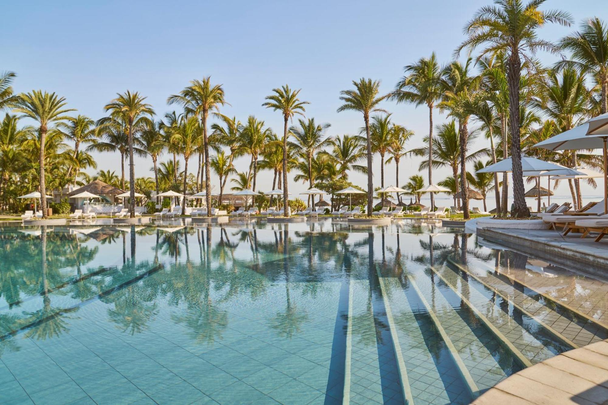 LUX* Belle Mare Resort&Villas Esterno foto The swimming pool at the resort