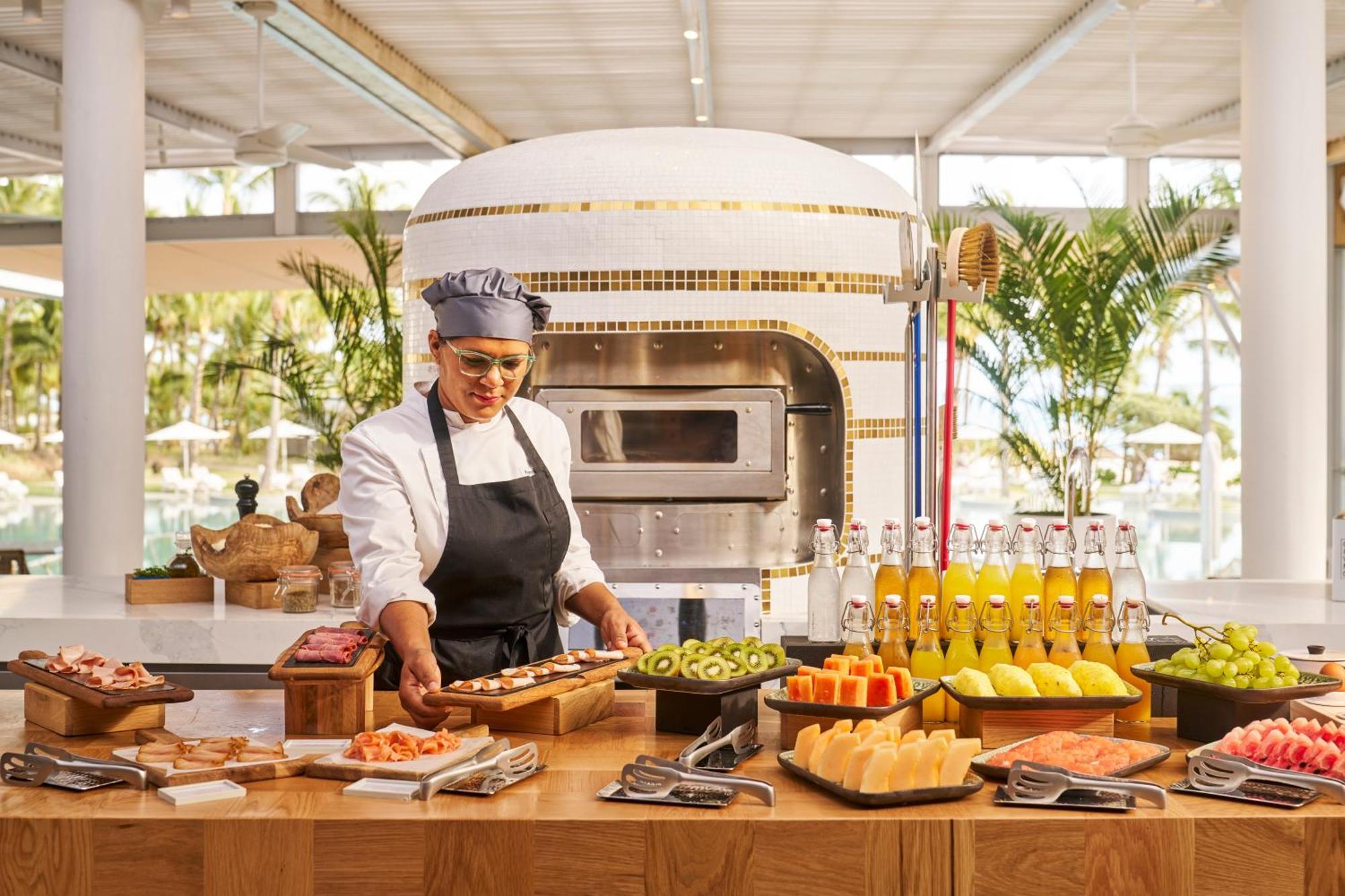 LUX* Belle Mare Resort&Villas Esterno foto A chef at work