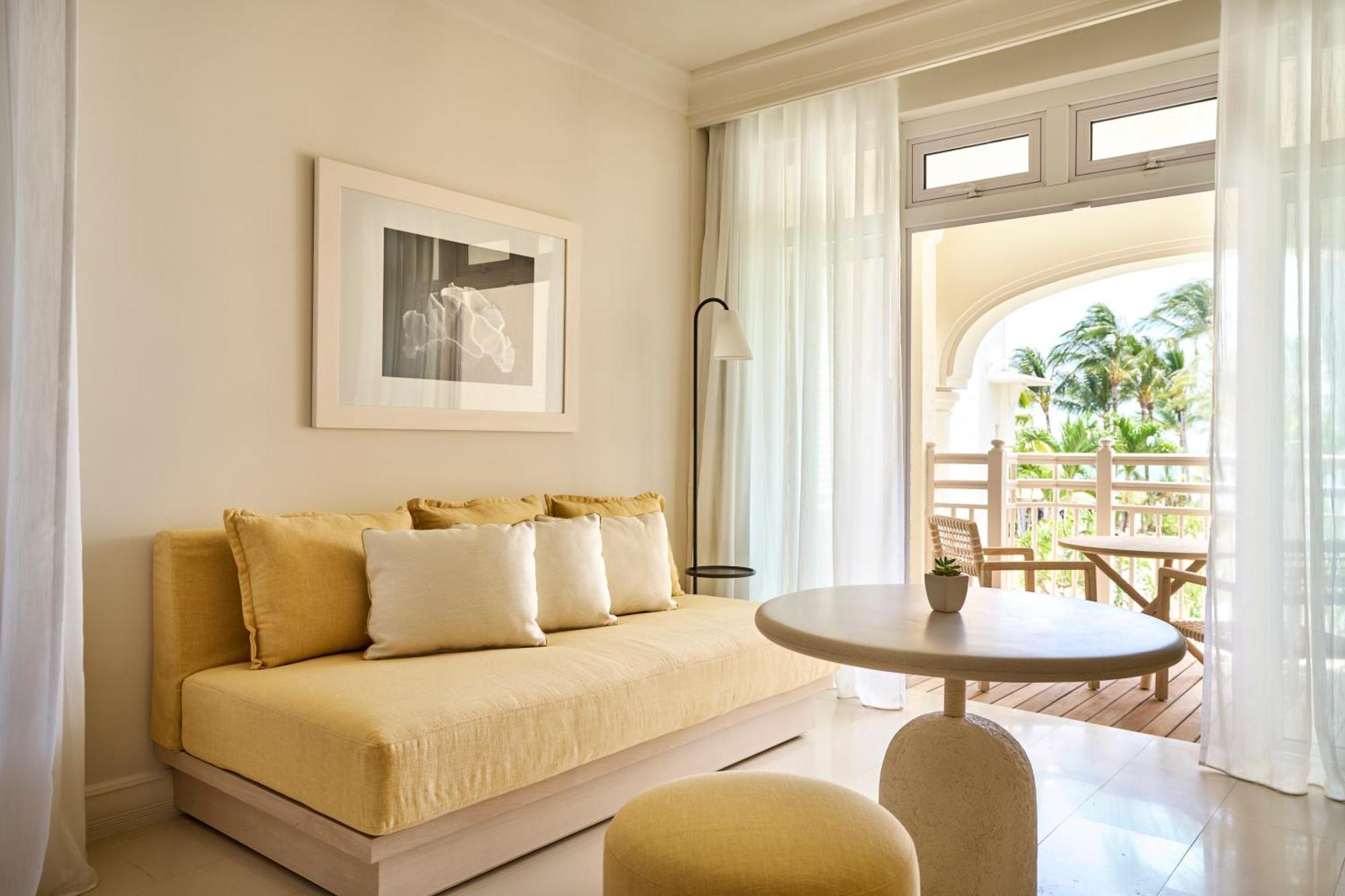 LUX* Belle Mare Resort&Villas Esterno foto A room at the resort