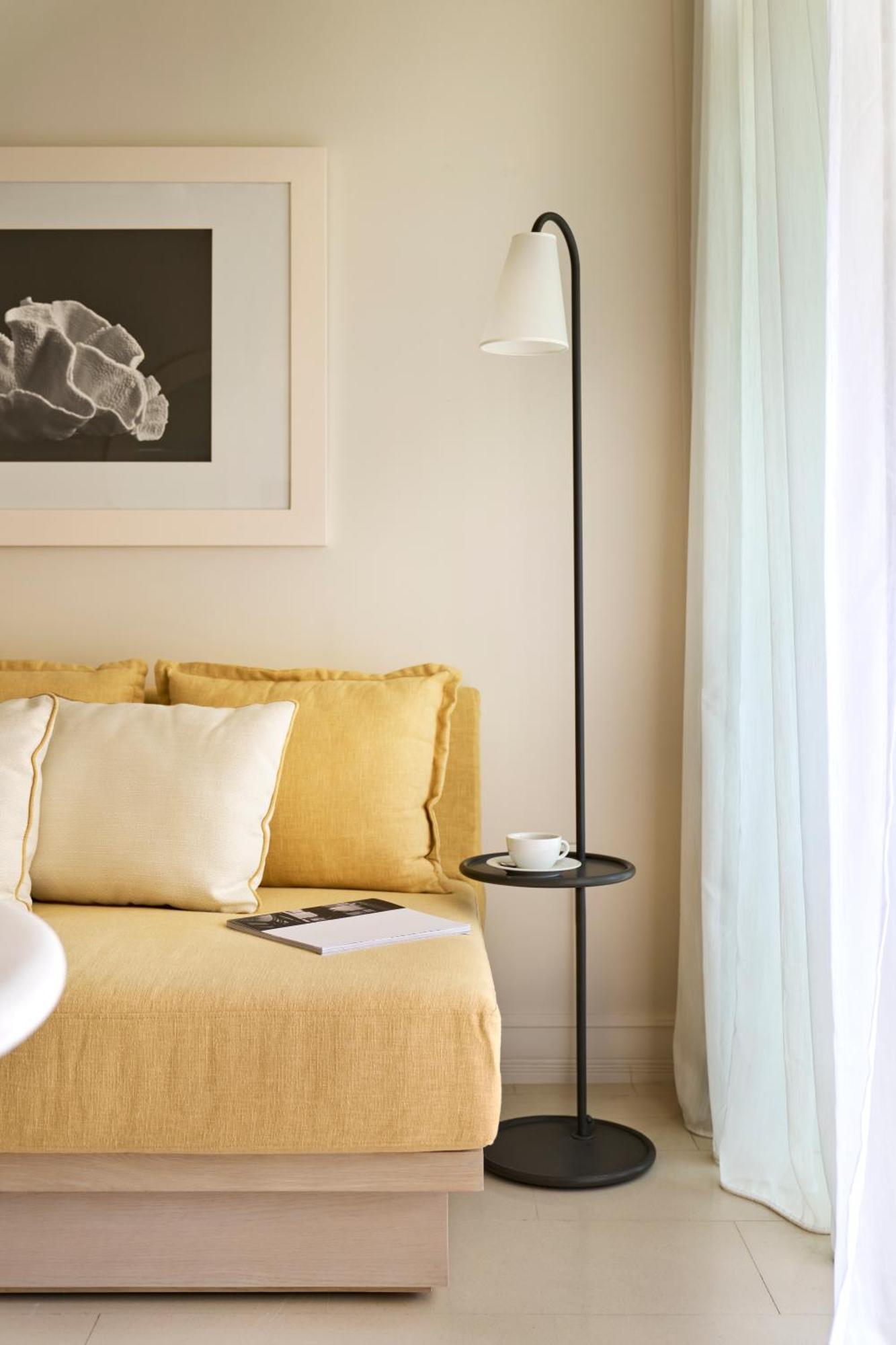 LUX* Belle Mare Resort&Villas Esterno foto Floor lamp