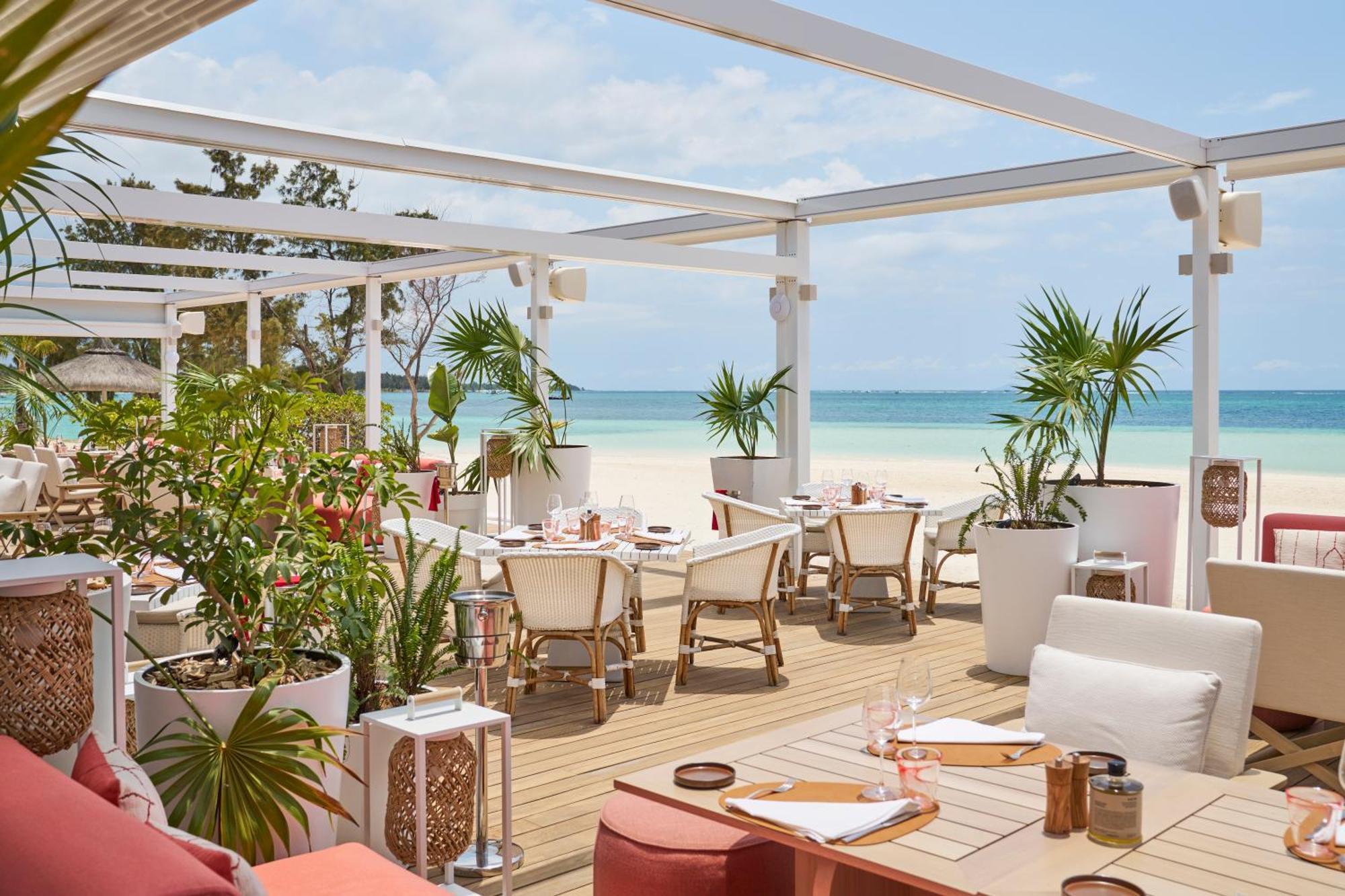 LUX* Belle Mare Resort&Villas Esterno foto The Beach Club at The Standard, East Village