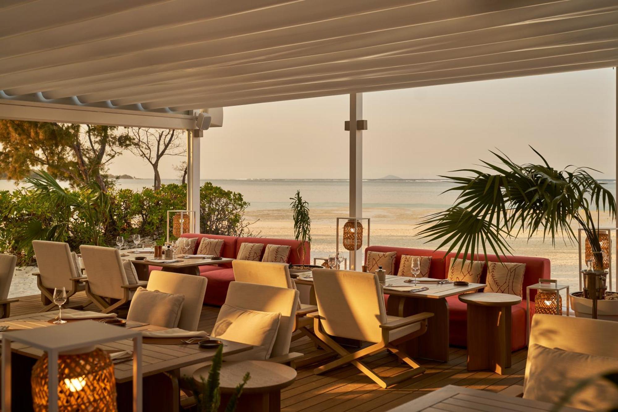 LUX* Belle Mare Resort&Villas Esterno foto The Beach Club